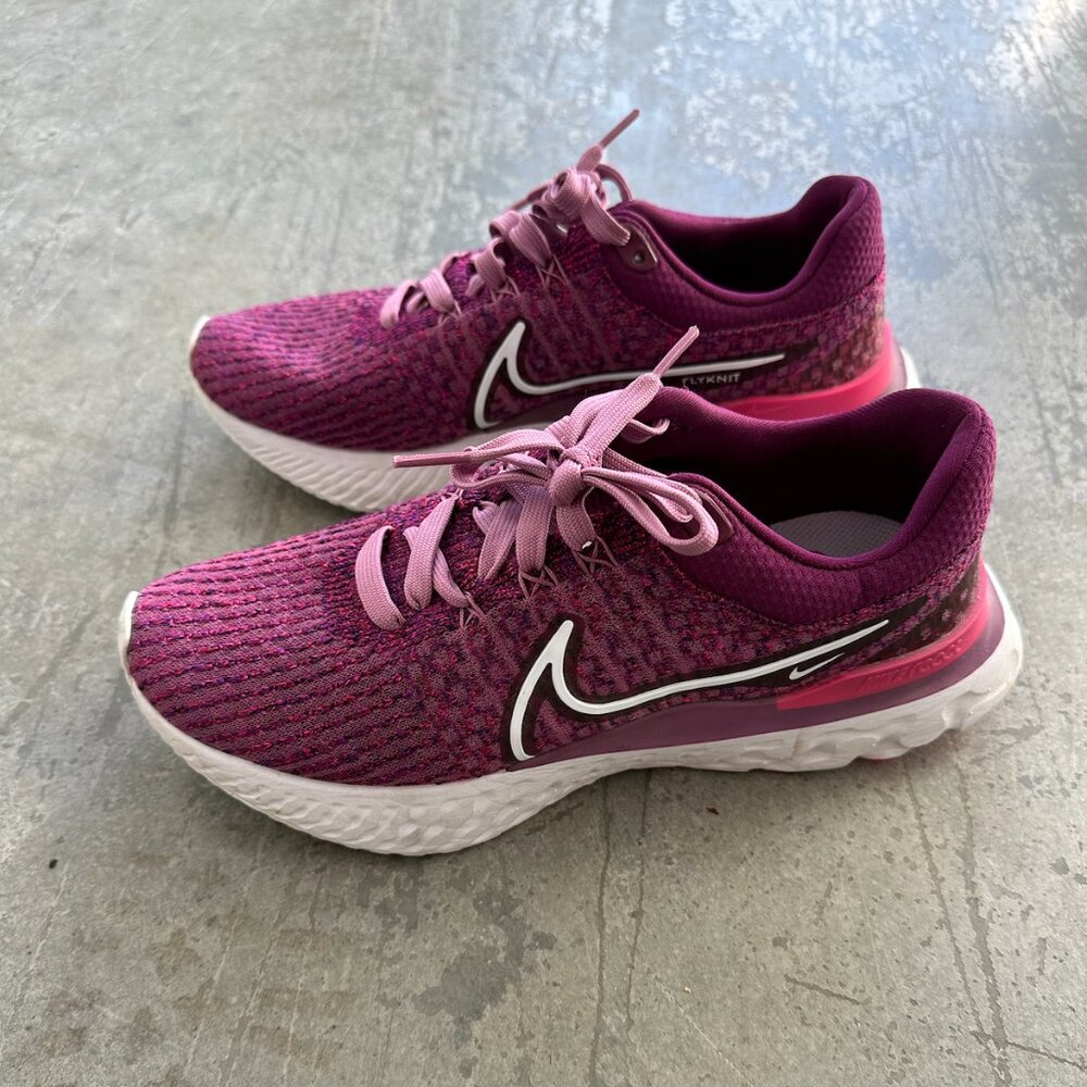 Like New!! Nike React Infinity Run Flyknit 3 - Li… - image 3